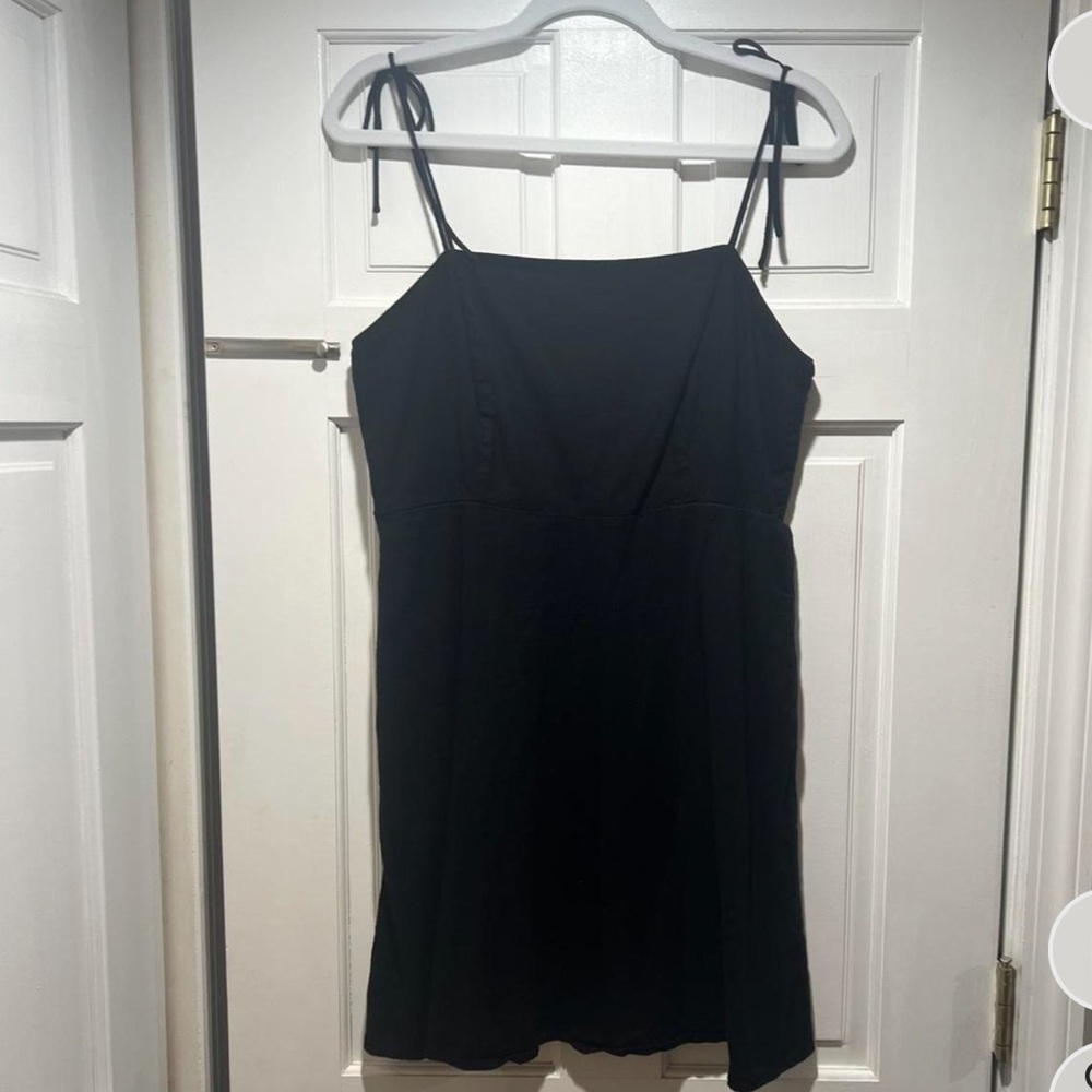 Old Navy black fit and flare tie strap dress size large